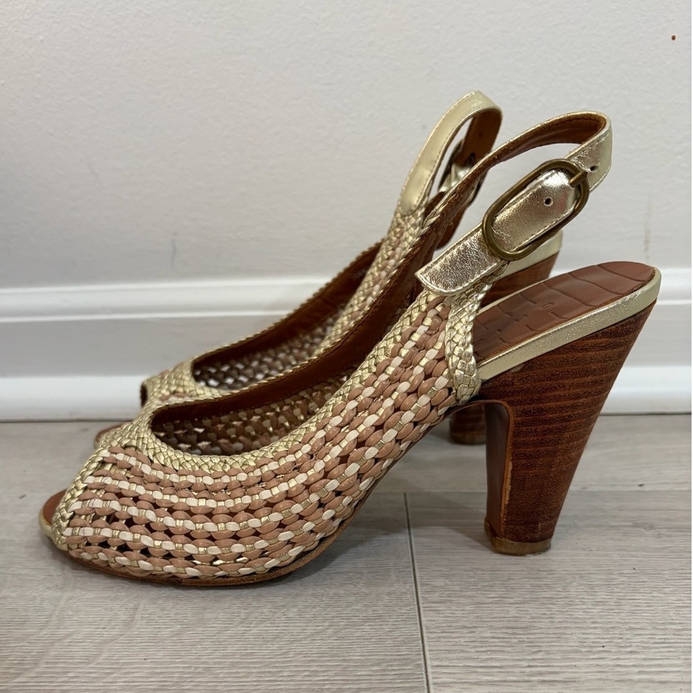Chie Mihara Woven Leather Slingback Heels Gold Tan Peep Toe Stacked Heel 38.5